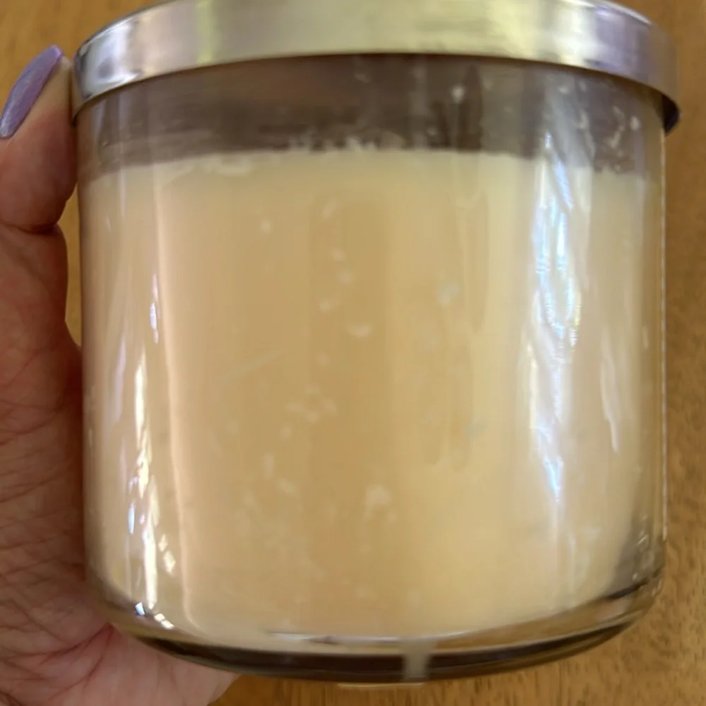 Bath & Bodyworks Pineapple Cream Puff 3 wick candle - Picture 4 of 4